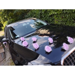 Dekoracja auta do ślubu - kompozycje pojedyńcze na maske róze 